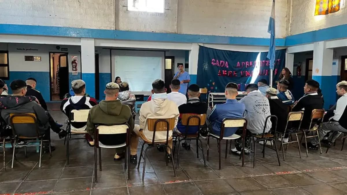 Jóvenes alojados en la Unidad 3 de San Nicolás participaron de una jornada de ESI y prevención