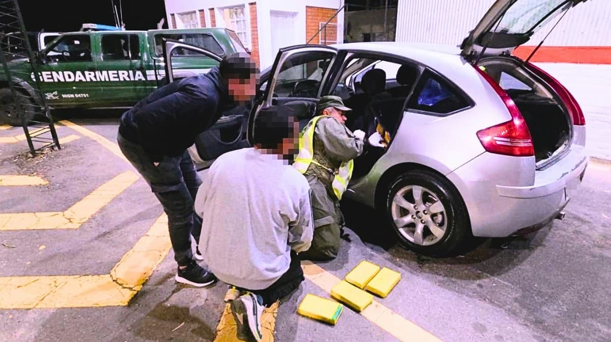 Salieron de Mendoza con casi 7,5 kilos de cocaína y fueron detenidos en un control